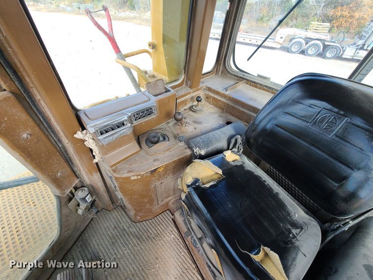 image for item DN5686 1982 Caterpillar D8L  dozer