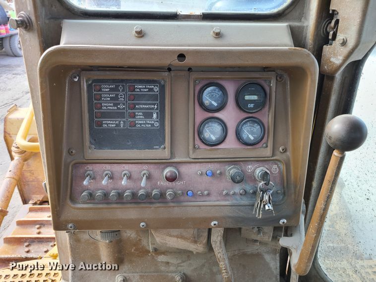 image for item DN5686 1982 Caterpillar D8L  dozer