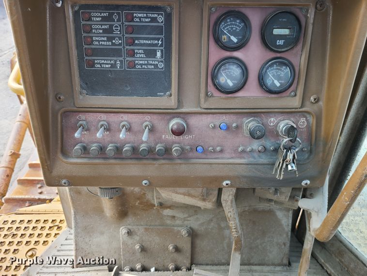 image for item DN5686 1982 Caterpillar D8L  dozer