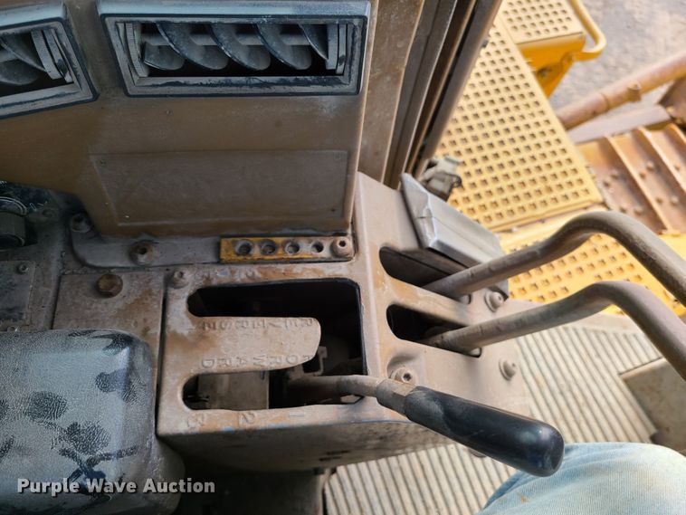 image for item DN5686 1982 Caterpillar D8L  dozer