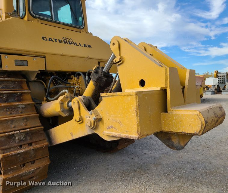 image for item DN5686 1982 Caterpillar D8L  dozer