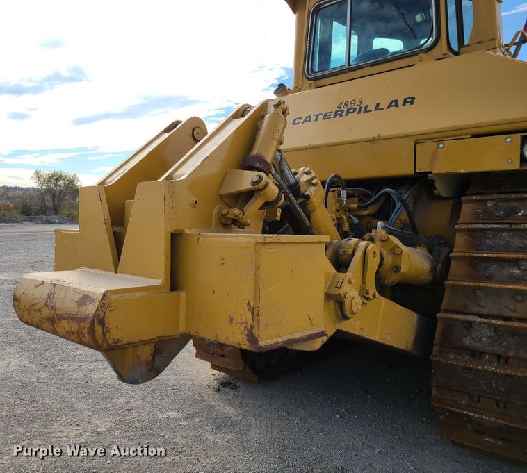 image for item DN5686 1982 Caterpillar D8L  dozer