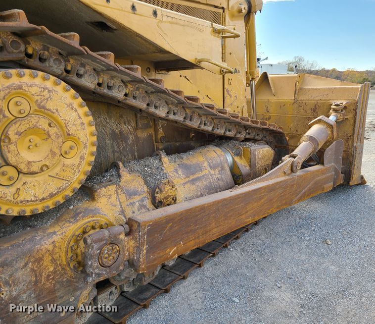 image for item DN5686 1982 Caterpillar D8L  dozer