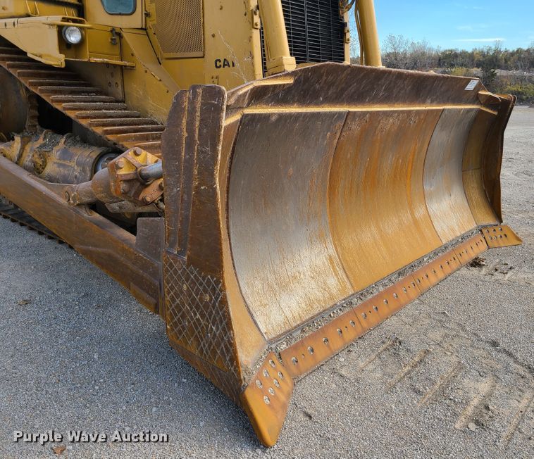 image for item DN5686 1982 Caterpillar D8L  dozer