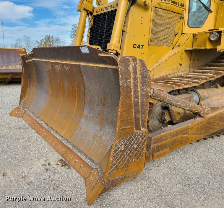 image for item DN5686 1982 Caterpillar D8L  dozer
