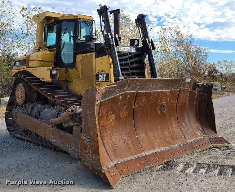 image for item DN5687 1983 Caterpillar D8L  dozer