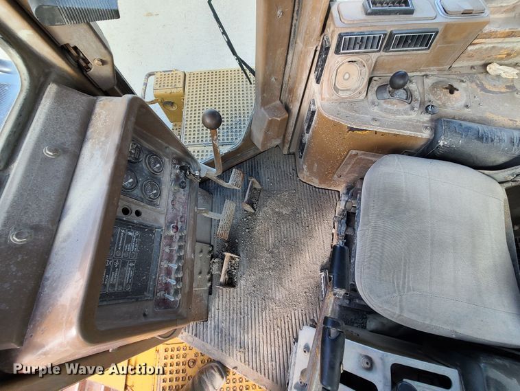 image for item DN5687 1983 Caterpillar D8L  dozer