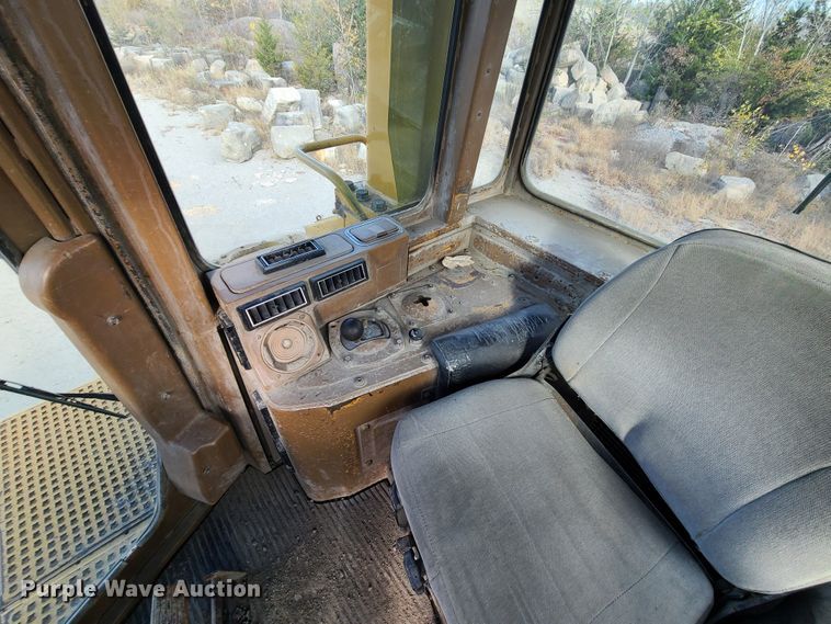 image for item DN5687 1983 Caterpillar D8L  dozer