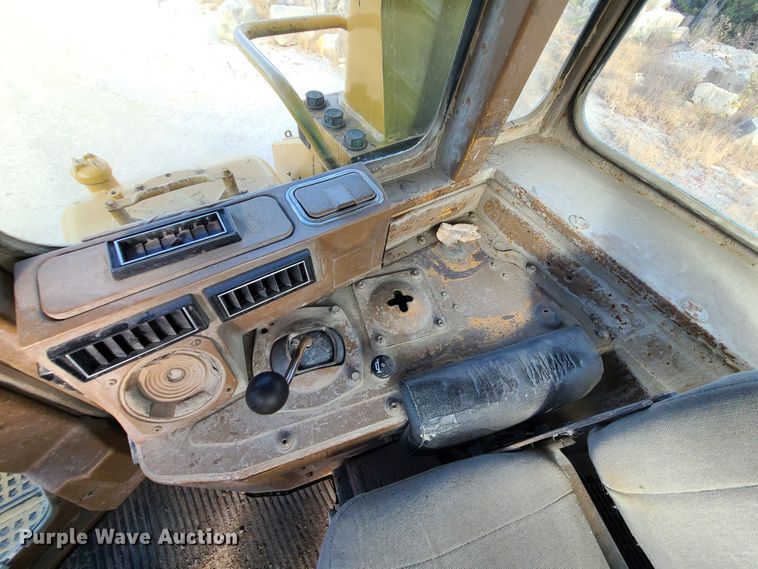 image for item DN5687 1983 Caterpillar D8L  dozer