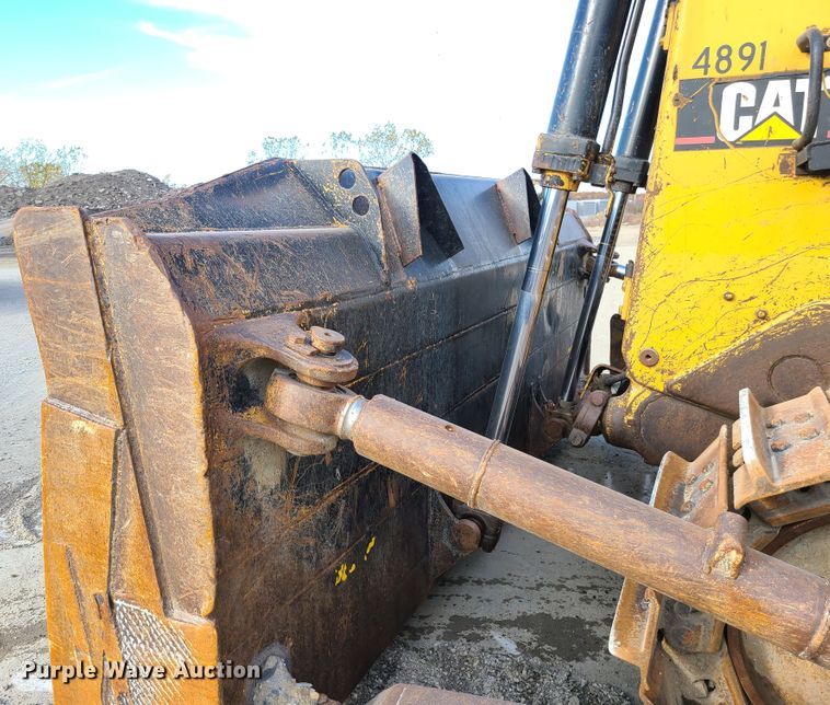 image for item DN5687 1983 Caterpillar D8L  dozer