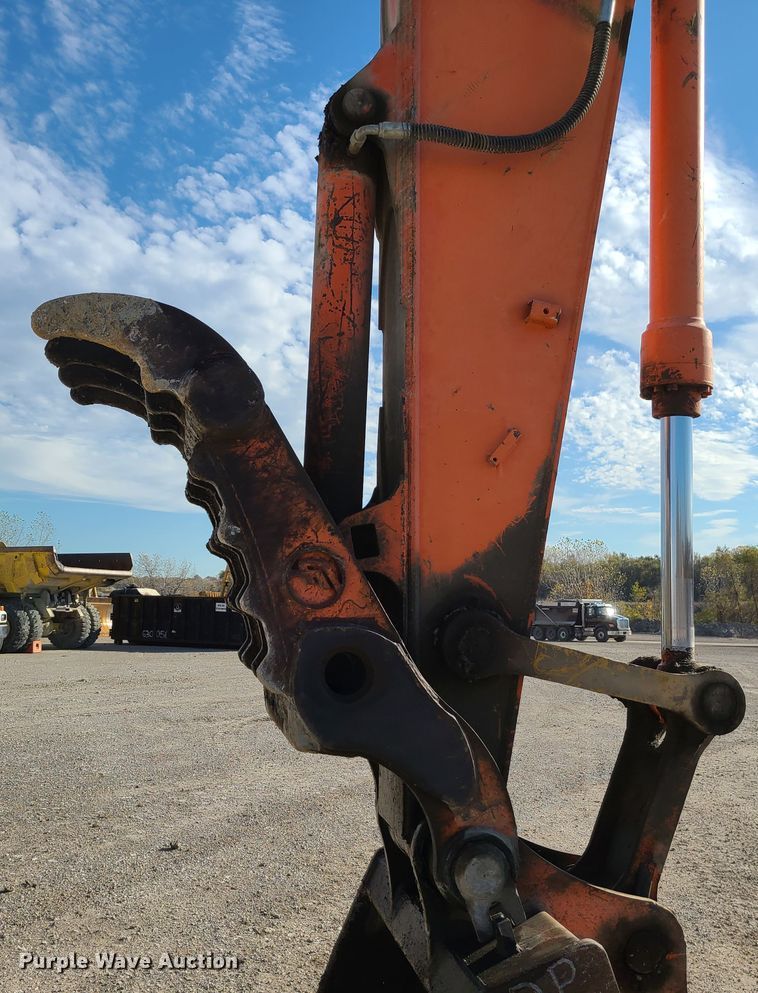 image for item DN5688 2006 Hitachi ZX200LC  excavator