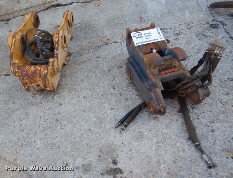 image for item DN6553 (2) hydraulic quick connects