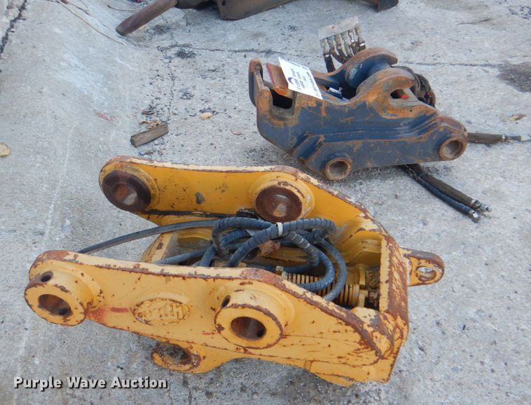 image for item DN6553 (2) hydraulic quick connects