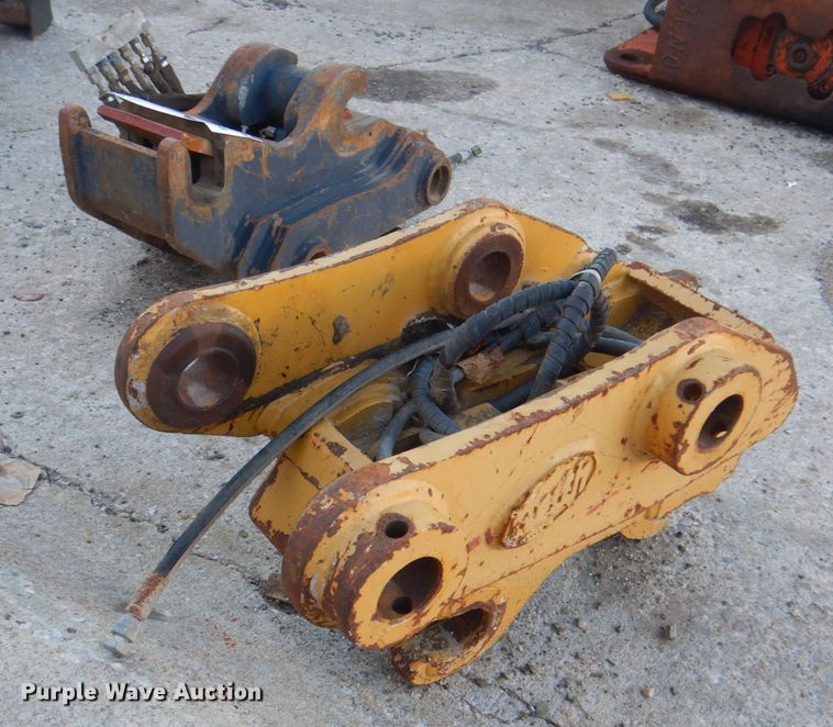 image for item DN6553 (2) hydraulic quick connects