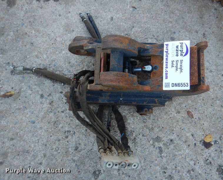 image for item DN6553 (2) hydraulic quick connects