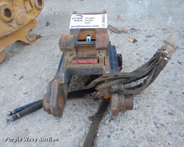 image for item DN6553 (2) hydraulic quick connects