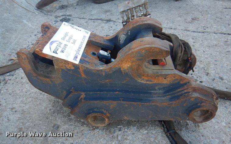 image for item DN6553 (2) hydraulic quick connects