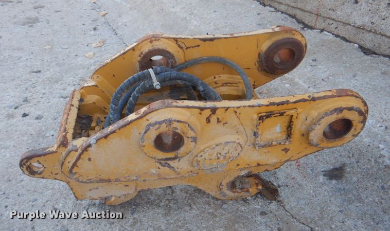 image for item DN6553 (2) hydraulic quick connects