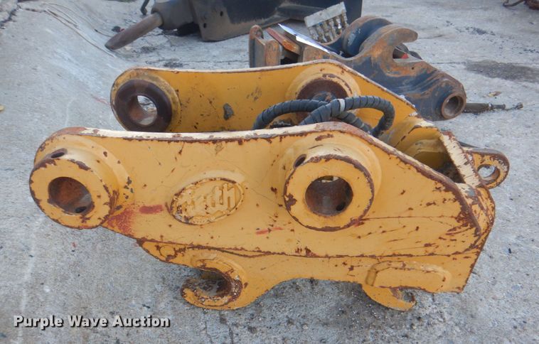 image for item DN6553 (2) hydraulic quick connects