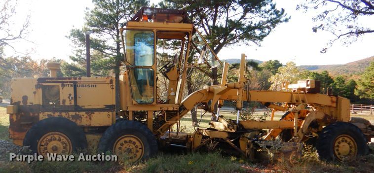 image for item DN6556 1986 Mitsubishi MG400  motor grader