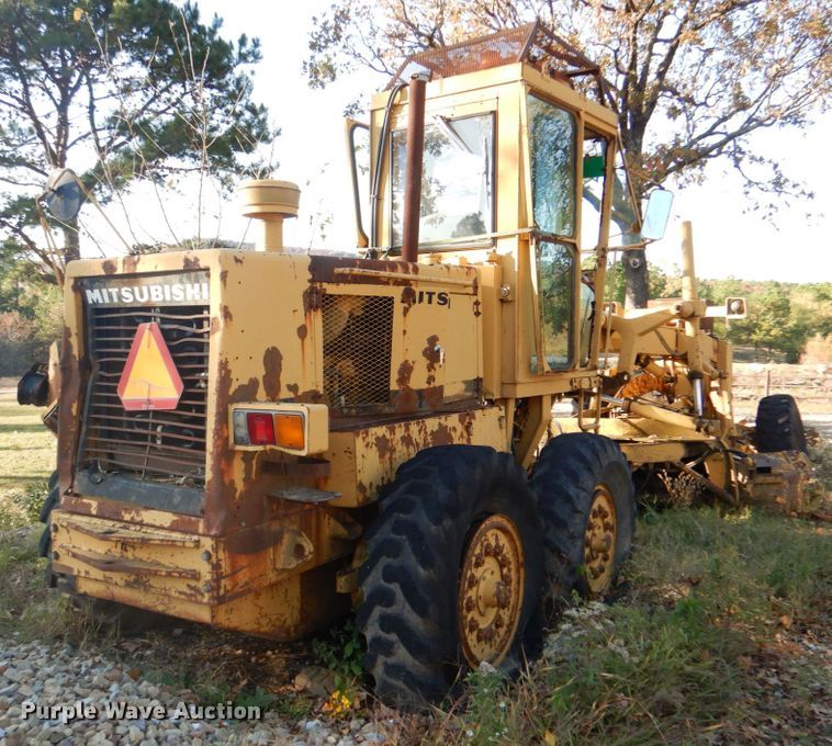 image for item DN6556 1986 Mitsubishi MG400  motor grader