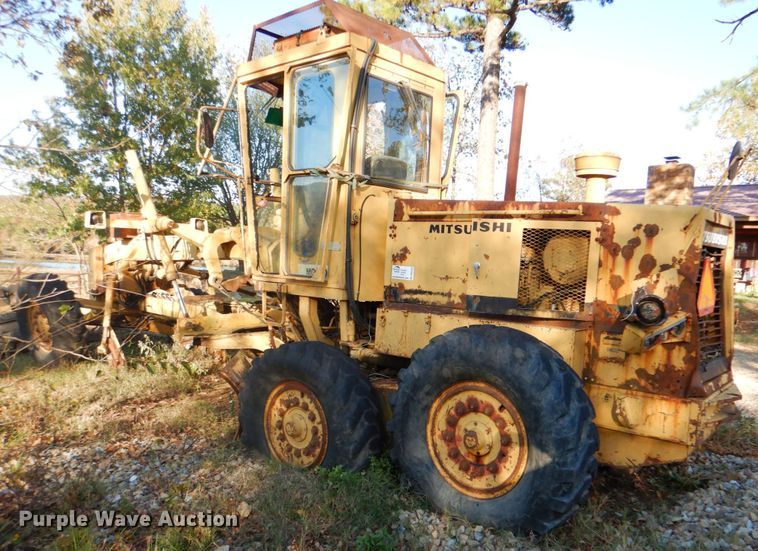 image for item DN6556 1986 Mitsubishi MG400  motor grader