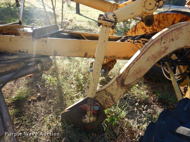 image for item DN6556 1986 Mitsubishi MG400  motor grader