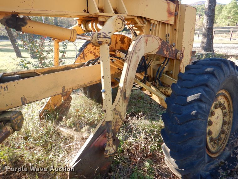 image for item DN6556 1986 Mitsubishi MG400  motor grader