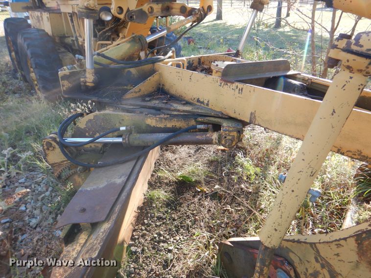 image for item DN6556 1986 Mitsubishi MG400  motor grader