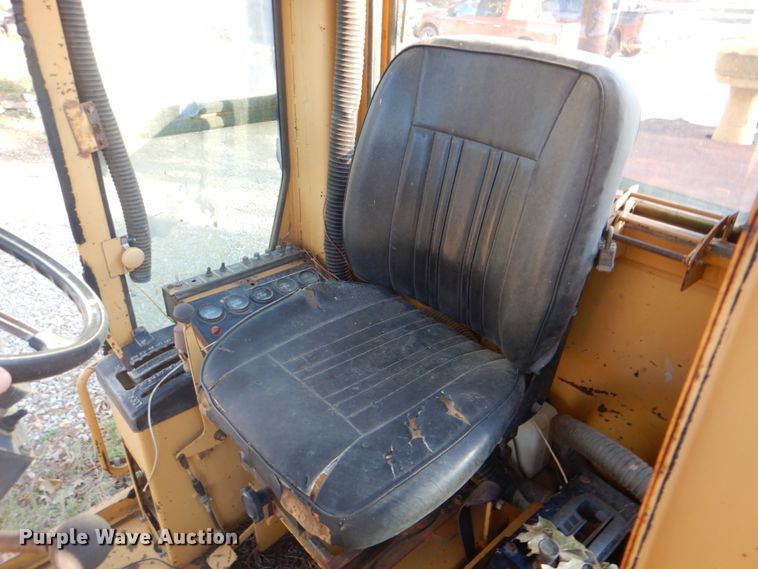 image for item DN6556 1986 Mitsubishi MG400  motor grader