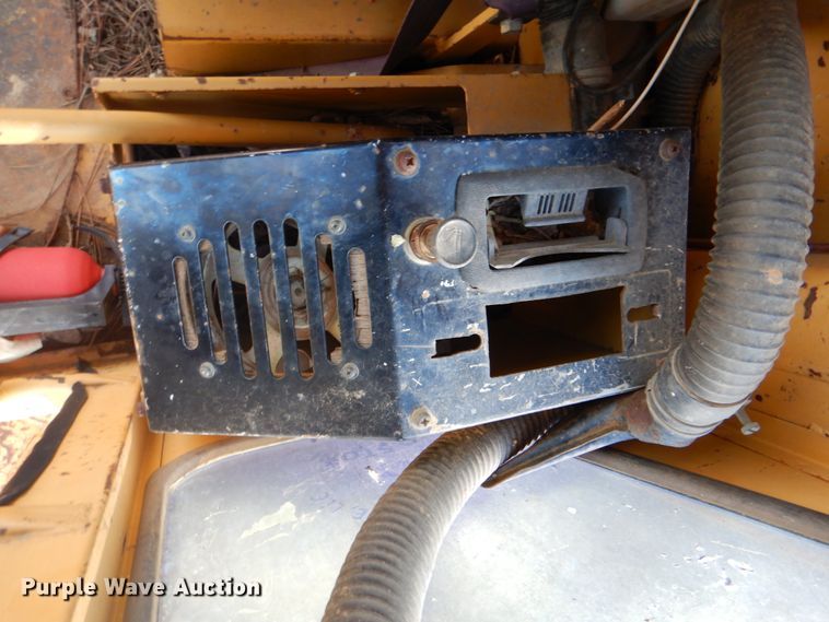 image for item DN6556 1986 Mitsubishi MG400  motor grader