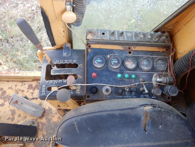 image for item DN6556 1986 Mitsubishi MG400  motor grader