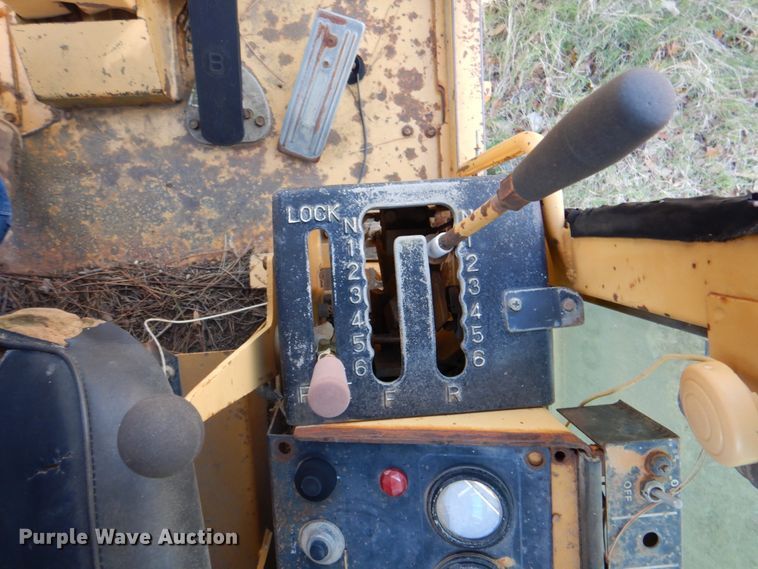 image for item DN6556 1986 Mitsubishi MG400  motor grader