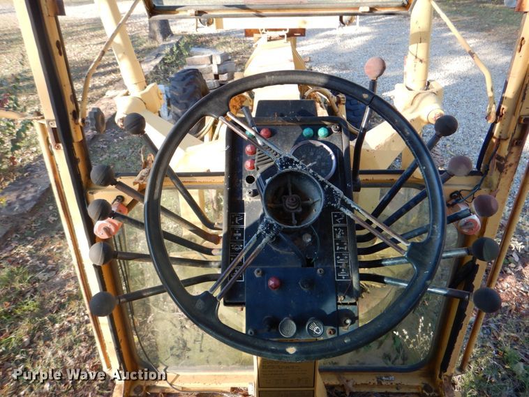 image for item DN6556 1986 Mitsubishi MG400  motor grader