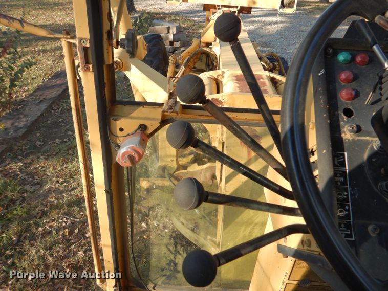 image for item DN6556 1986 Mitsubishi MG400  motor grader