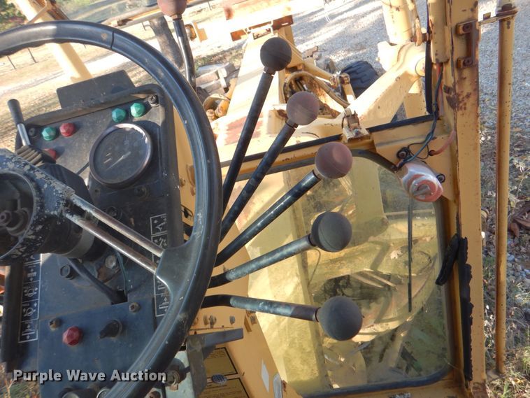 image for item DN6556 1986 Mitsubishi MG400  motor grader