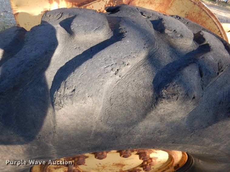 image for item DN6556 1986 Mitsubishi MG400  motor grader