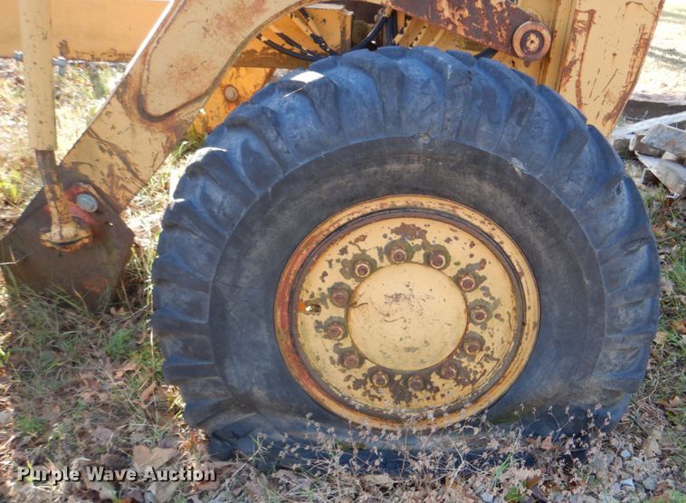 image for item DN6556 1986 Mitsubishi MG400  motor grader