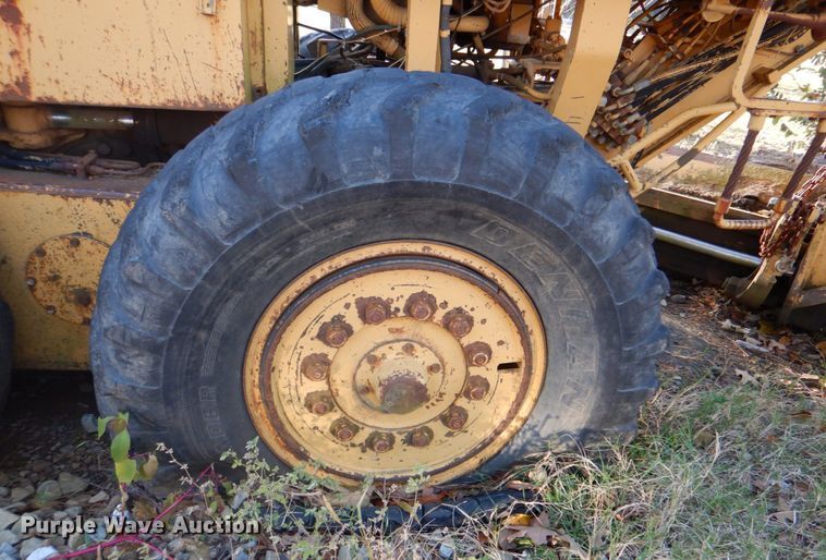 image for item DN6556 1986 Mitsubishi MG400  motor grader