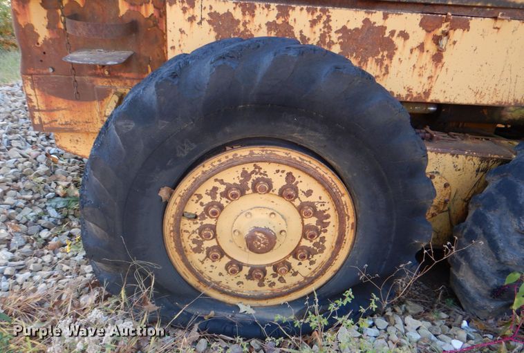 image for item DN6556 1986 Mitsubishi MG400  motor grader