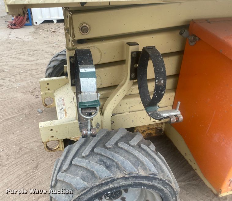 image for item EX9650 2007 JLG 260MRT  scissor lift