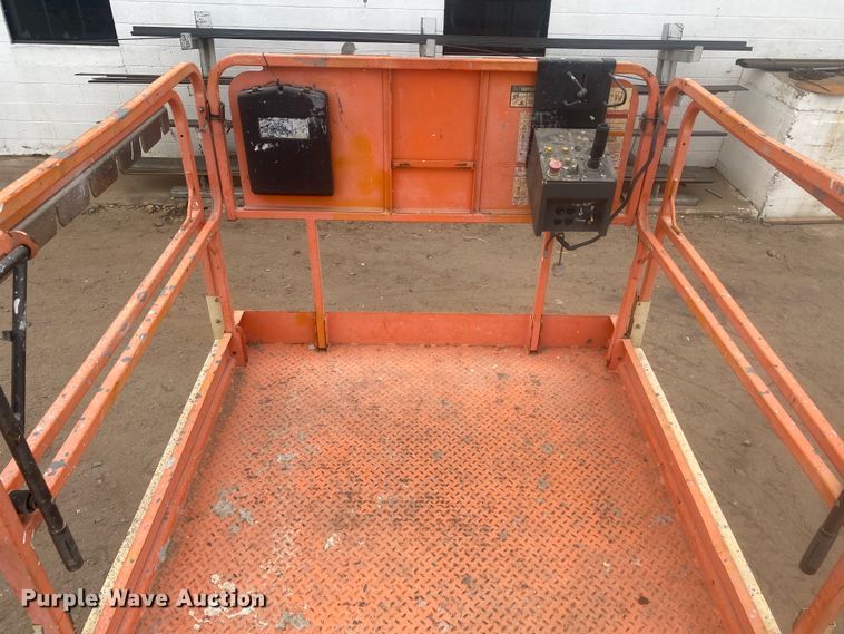 image for item EX9650 2007 JLG 260MRT  scissor lift