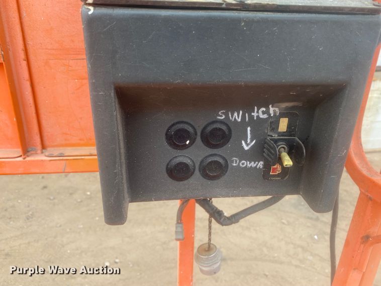 image for item EX9650 2007 JLG 260MRT  scissor lift