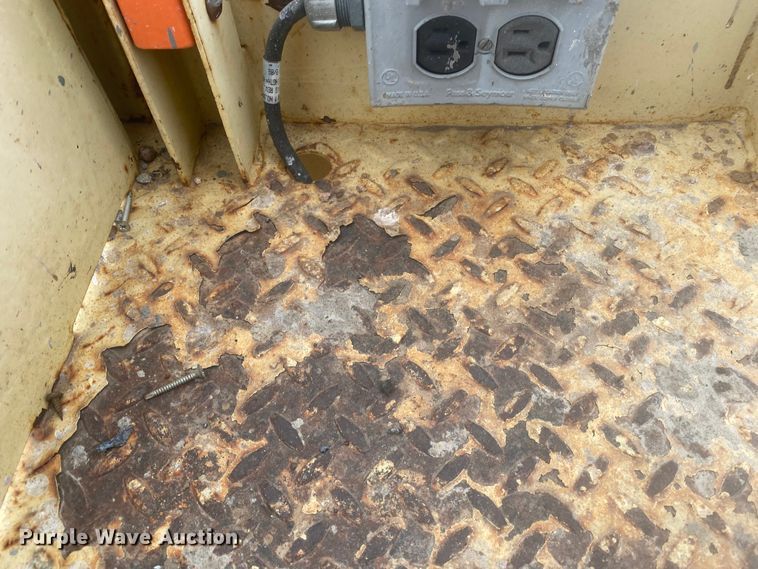 image for item EX9650 2007 JLG 260MRT  scissor lift