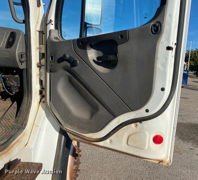 image for item EX9657 2006 International Business Class M2  pressure digger truck