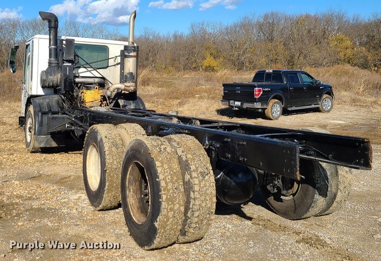 image for item EZ9239 2007 American Lafrance Condor  truck cab and chassis