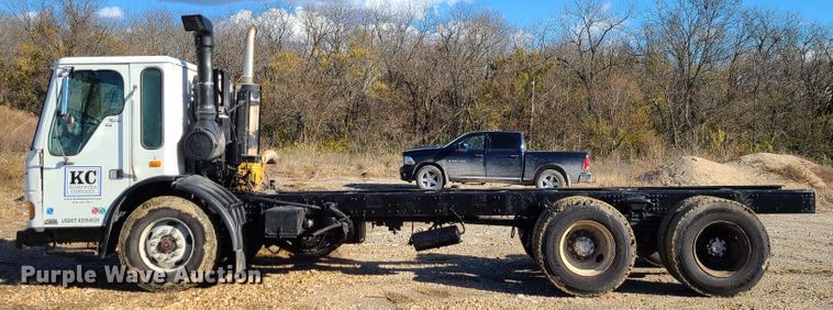 image for item EZ9239 2007 American Lafrance Condor  truck cab and chassis