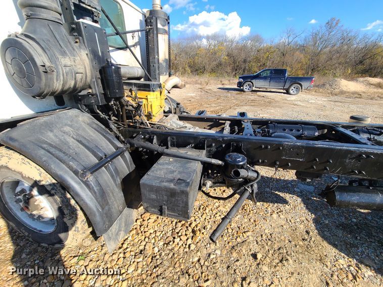 image for item EZ9239 2007 American Lafrance Condor  truck cab and chassis