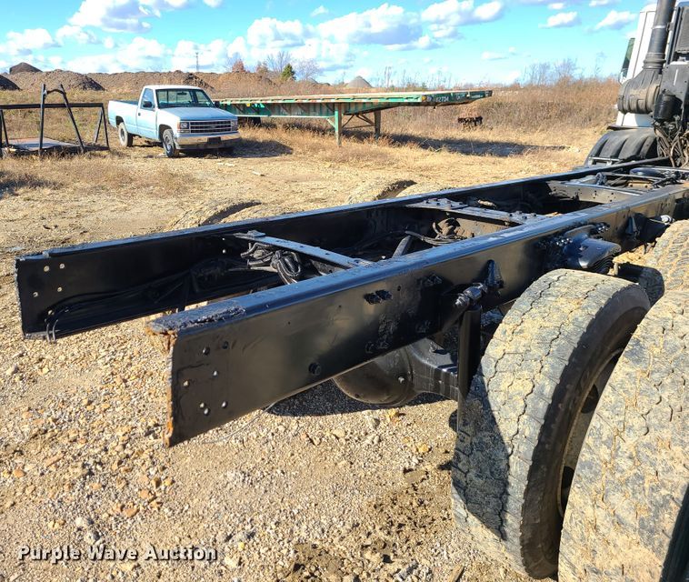 image for item EZ9239 2007 American Lafrance Condor  truck cab and chassis