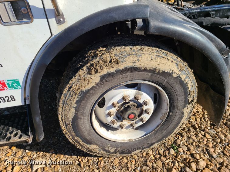 image for item EZ9239 2007 American Lafrance Condor  truck cab and chassis